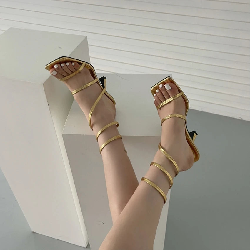 GC Women "Loop D Loop" Heel Sandals