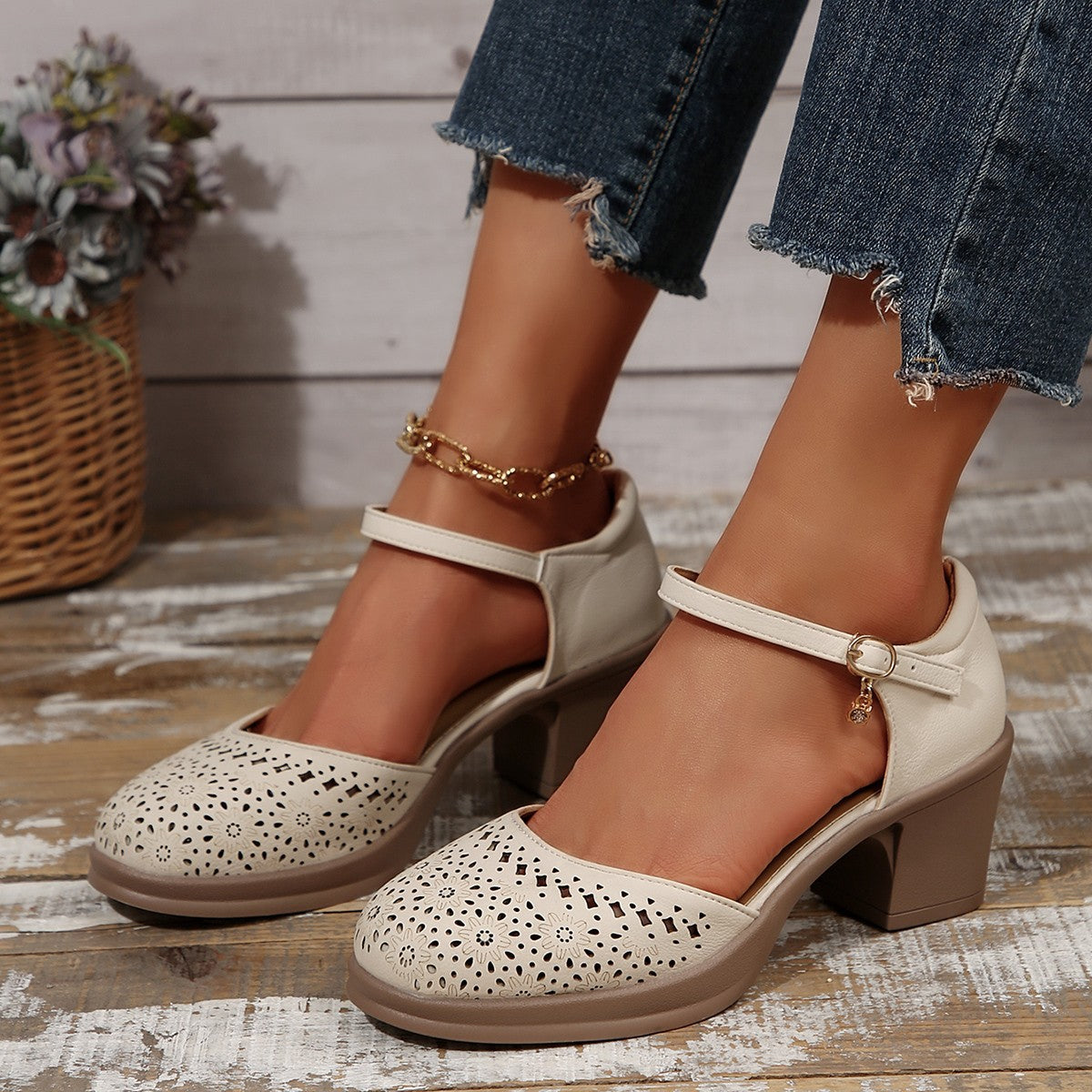 GC Women "Vintage Charm" Sandals