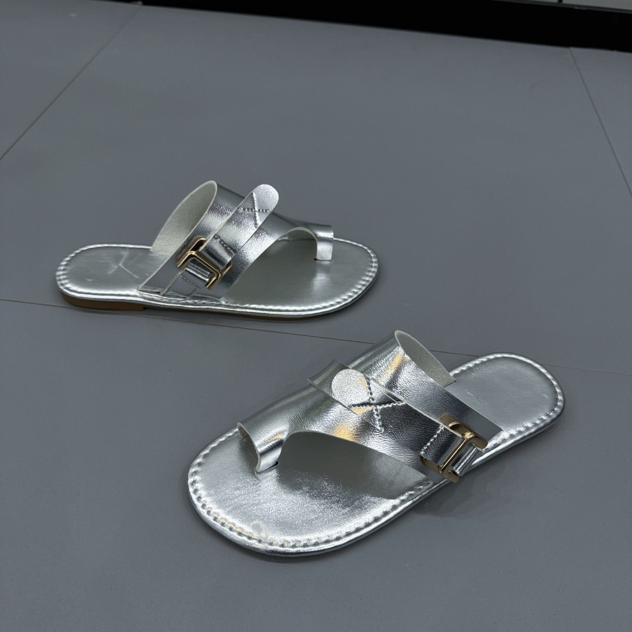 GC Women "Hanging Out" Flat Sandals